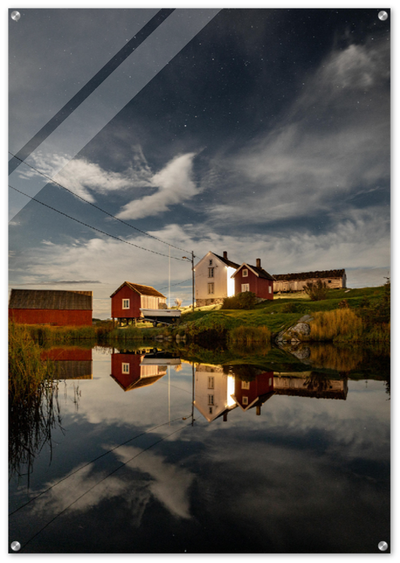 Veggbilde på pleksiglass av refleksjon på Frøya, Trøndelag.