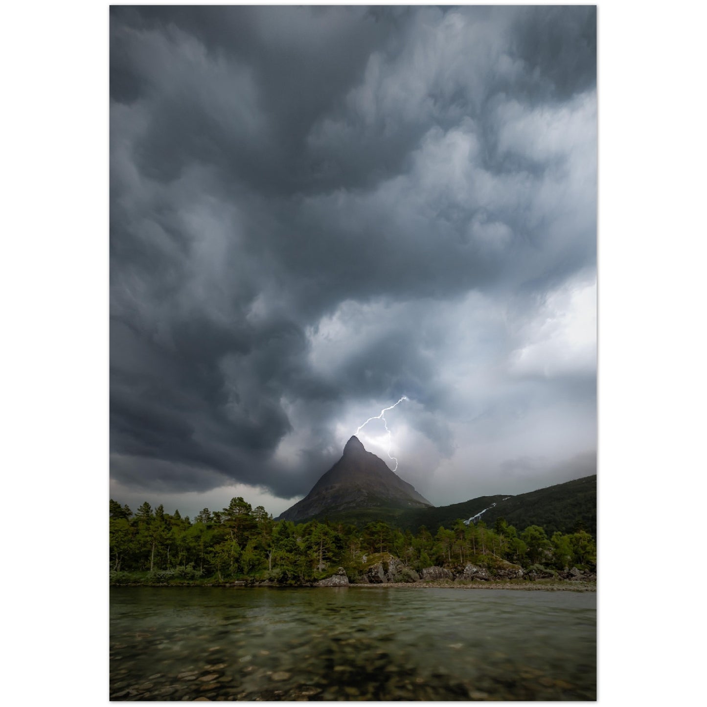 Veggbilde av uvær i Innerdalen, Norge.